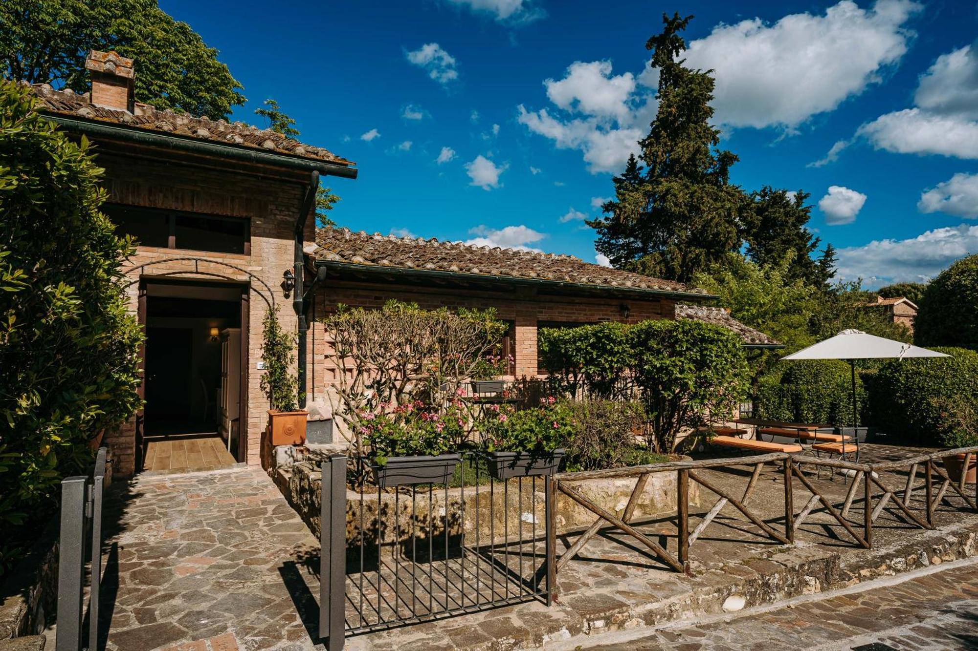 Hostal Borgo Il Poggiaccio Residenza D'Epoca Sovicille Exterior foto