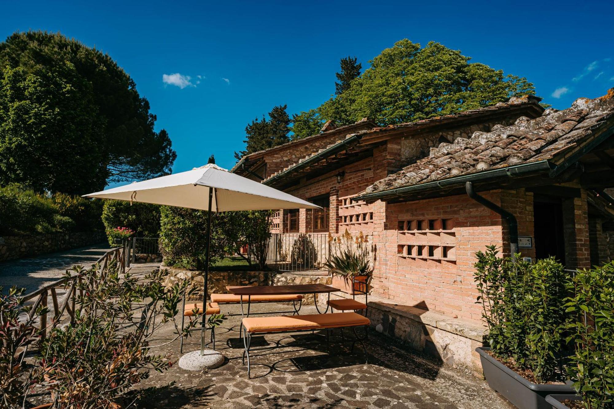 Hostal Borgo Il Poggiaccio Residenza D'Epoca Sovicille Exterior foto