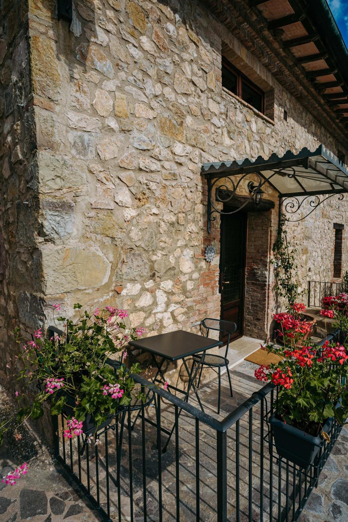 Hostal Borgo Il Poggiaccio Residenza D'Epoca Sovicille Exterior foto
